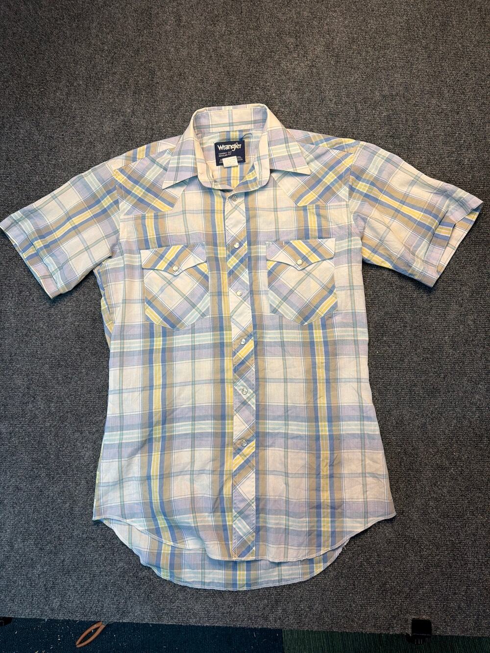 Vintage Wrangler Western / Cowboy Shirt w/ pearl snaps
